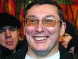 Луценко на Майдане благодарит нацистов