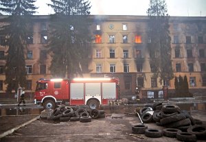 Повседневность "национальной революции": "Все квартиры в нашем подъезде сгорели, живем у соседей"