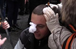 Милиция и казаки отбили попытку татар захватить здание ВС Крыма