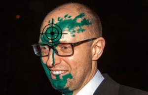 «Народное вече» предложило Яценюку «пулю в лоб»