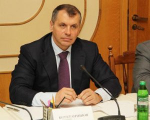 Спикера ВР Крыма Константинова пропустили в здание (обновлено)