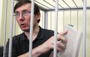 КаРРтавый kyiv или  "Горить сарай..Гори i хата".