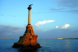 С госучреждений Севастополя поснимали флаги Украины