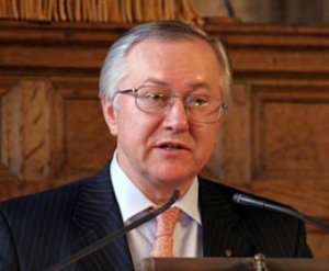 Первая крыса уже побежала с тонущего корабля нацистской хунты :))