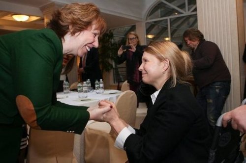 Запад отказался давать деньги украинской хунте.