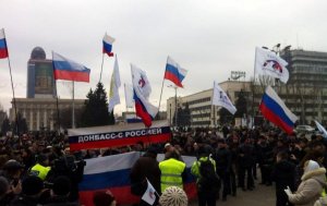 В центре Донецка митинги с криками "Россия", "Беркут" - фоторепортаж онлайн