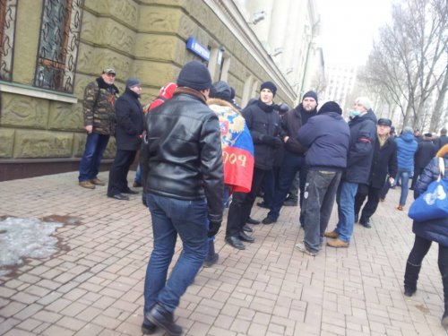 В центре Донецка митинги с криками "Россия", "Беркут" - фоторепортаж онлайн