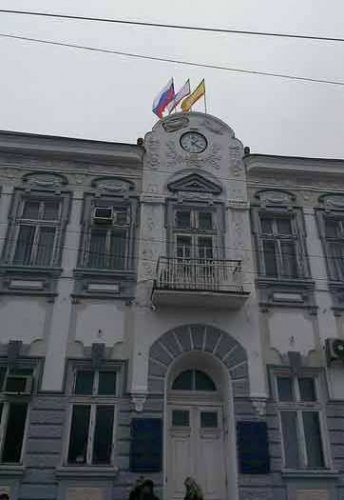 Над юго-востоком Украины жители поднимают Флаги России. События 1 марта 2014 года