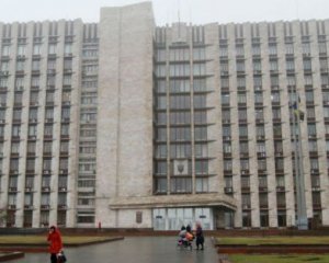 Мирные митингующие в Донецке прорвались в здание ОГА