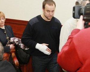 Активисты пикетируют здание СБУ и строят баррикады в центре Донецка