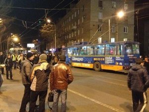 Обновляется: донецкие "губаревцы" напали на автозак и освободили заключённых (ВИДЕО)