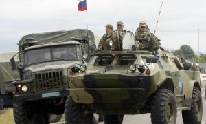 Огромная колонна российской бронетехники движется к украинской границе