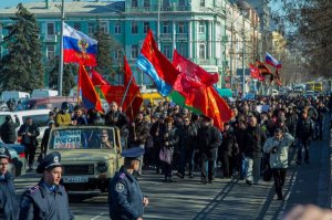 Днепр не сдается миллиардеру Коломойскому и бандеровским боевикам