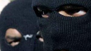 Неизвестные в масках и камуфляжной форме разгромили киевскую прокуратуру