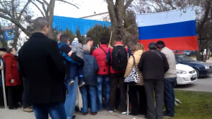 Очередь за российскими флагами в Севастополе