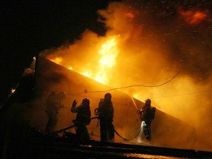 В Кривом Роге горят склады и боксы танковой бригады