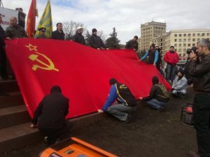 В Харькове проходит митинг в поддержку принятия закона о референдуме